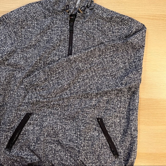 Blue and White Wind Breaker - Picture 6 of 7